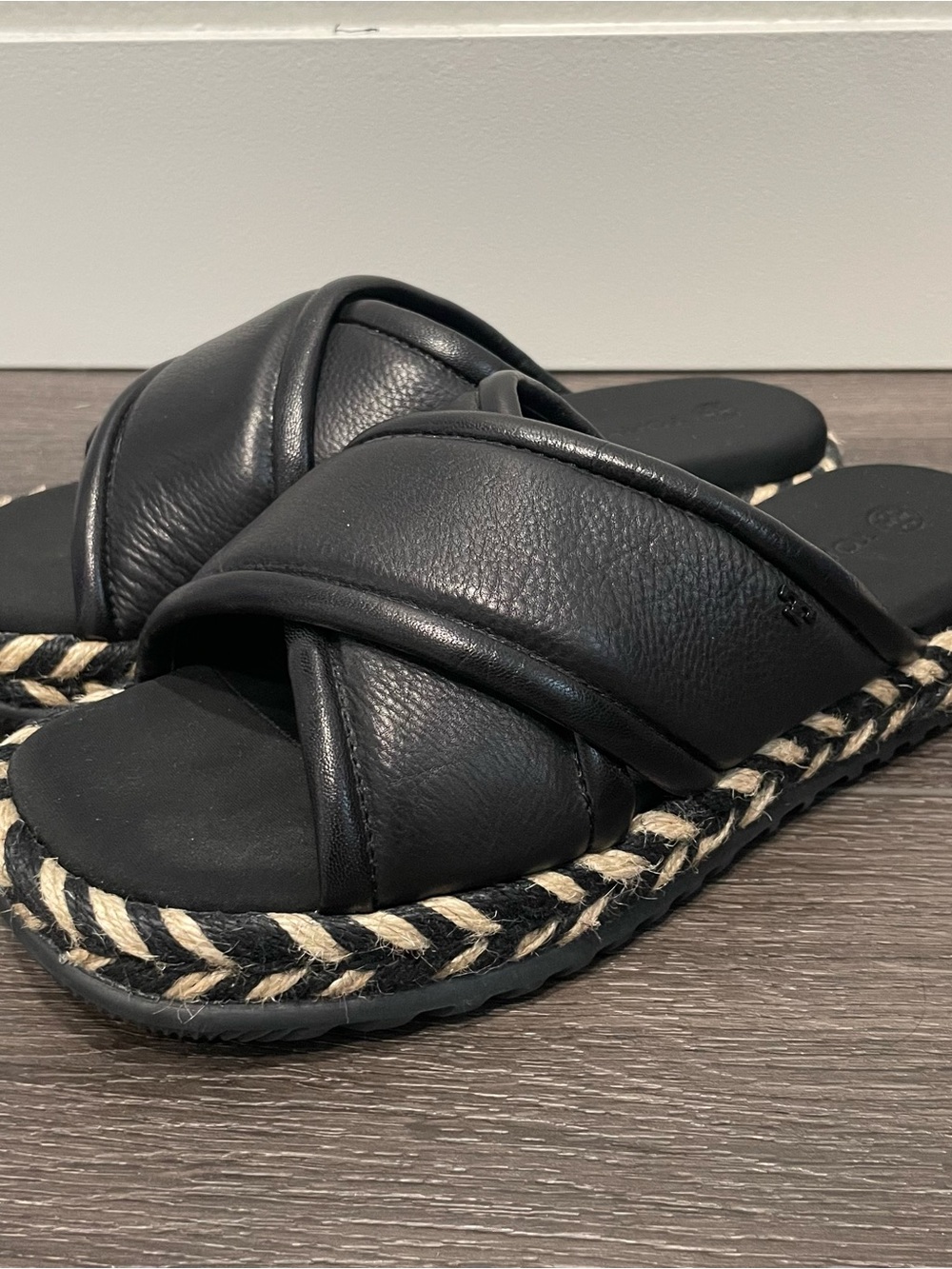 Tory Burch black Leather Cross-Band Espadrille Slide size 6